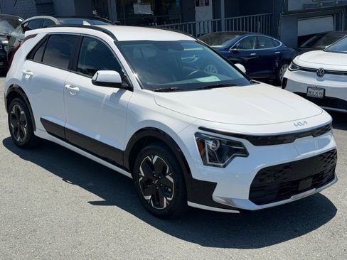 Used 2024 Kia Niro Wind FWD image 3