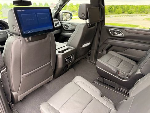 Used 2024 Chevrolet Suburban Z71 w/ Off-Road Capability Package AWD/4WD image 4
