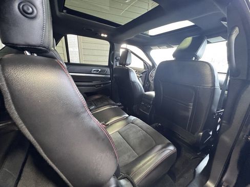 Used 2018 Ford Explorer XLT w/ Equipment Group 202A image 14