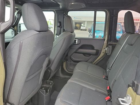 Used 2026 Jeep Wrangler Unlimited Sahara AWD/4WD image 9