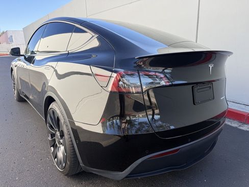 Used 2022 Tesla Model Y Performance AWD/4WD image 10