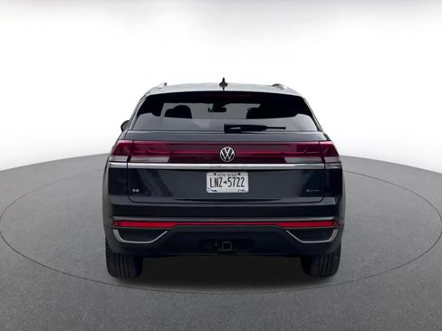 Used 2025 Volkswagen Atlas Cross Sport SE image 12