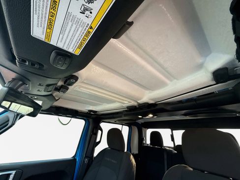 Used 2022 Jeep Gladiator Overland image 36