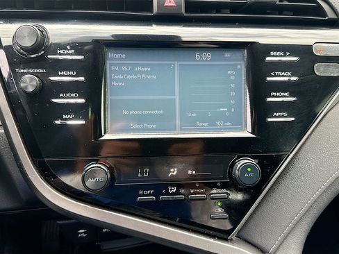 Used 2019 Toyota Camry SE image 16