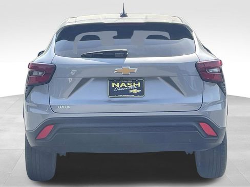New 2026 Chevrolet Trax LS w/ LS Convenience Package FWD image 4