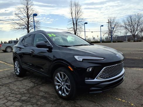 Certified 2025 Buick Encore GX Avenir w/ Avenir Convenience Package AWD/4WD image 3