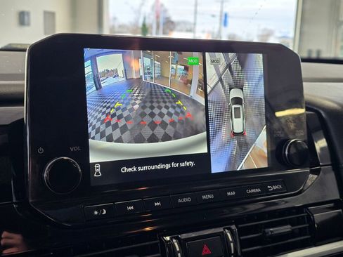 Used 2025 Nissan Pathfinder SL w/ SL Premium Package image 31