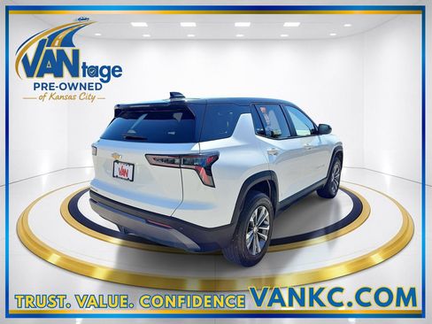 Used 2025 Chevrolet Equinox LT FWD image 6