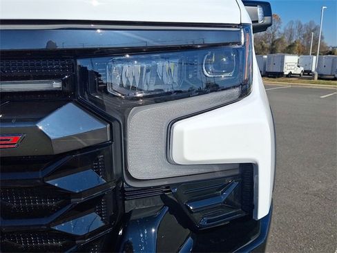 Used 2025 Chevrolet Silverado 1500 ZR2 w/ Technology Package image 9