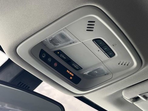 Used 2018 Chevrolet Traverse LT image 35