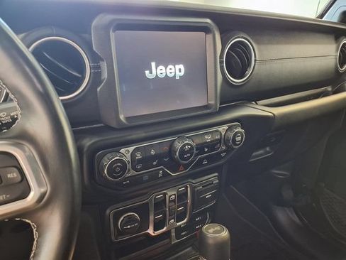 Used 2022 Jeep Wrangler Unlimited Sahara w/ Cold Weather Group AWD/4WD image 15