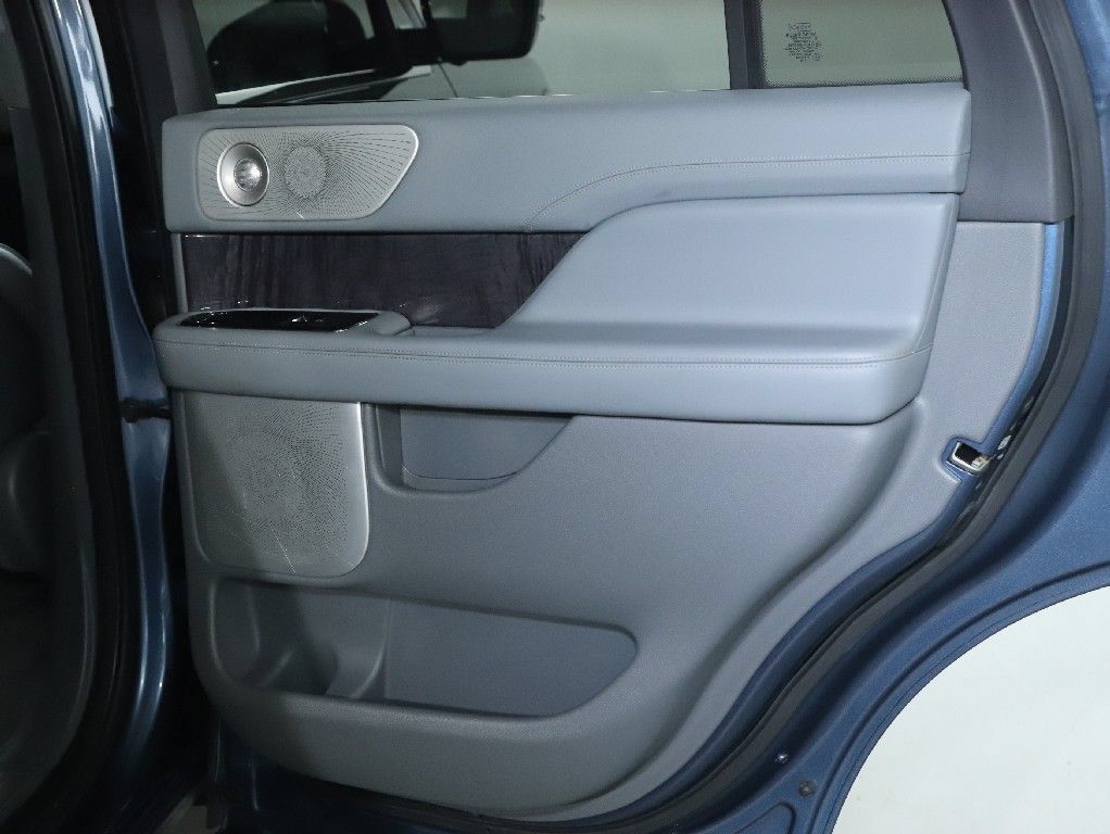 Used 2019 Lincoln Navigator Reserve w/ Cargo Package AWD/4WD image 46