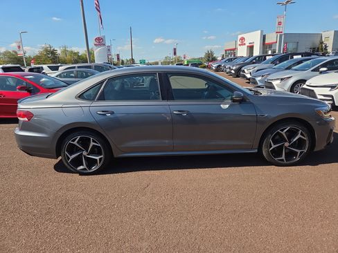 Used 2020 Volkswagen Passat 2.0T R-Line image 2