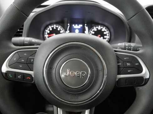 Used 2023 Jeep Renegade Latitude AWD/4WD image 16