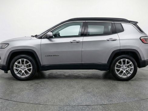Used 2025 Jeep Compass Limited image 5