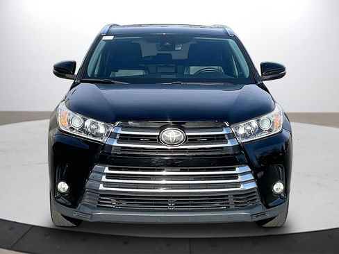 Used 2018 Toyota Highlander Limited image 3