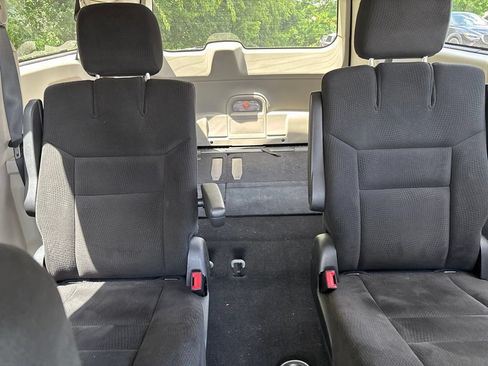 Used 2015 Dodge Grand Caravan SE w/ Quick Order Package 29E SE FWD image 9