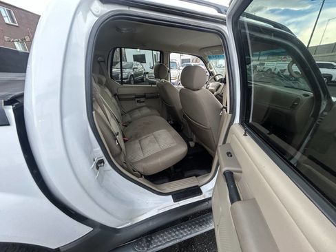 Used 2005 Ford Explorer Sport Trac XLT image 19