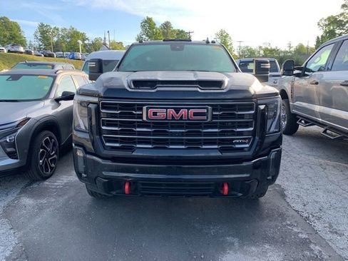 Used 2024 GMC Sierra 3500 AT4 w/ AT4 Preferred Package AWD/4WD image 3
