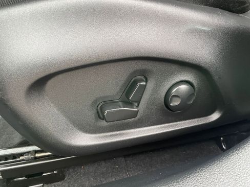 Used 2025 Jeep Compass Limited image 23