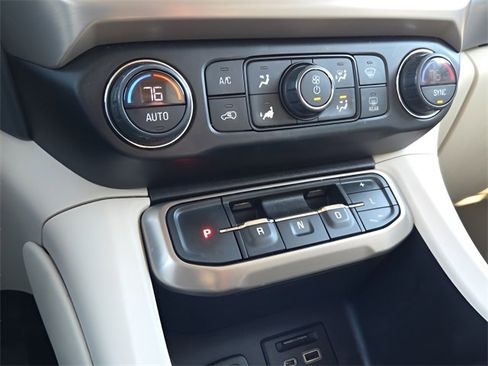Used 2022 GMC Acadia Denali w/ Denali Technology Package image 31
