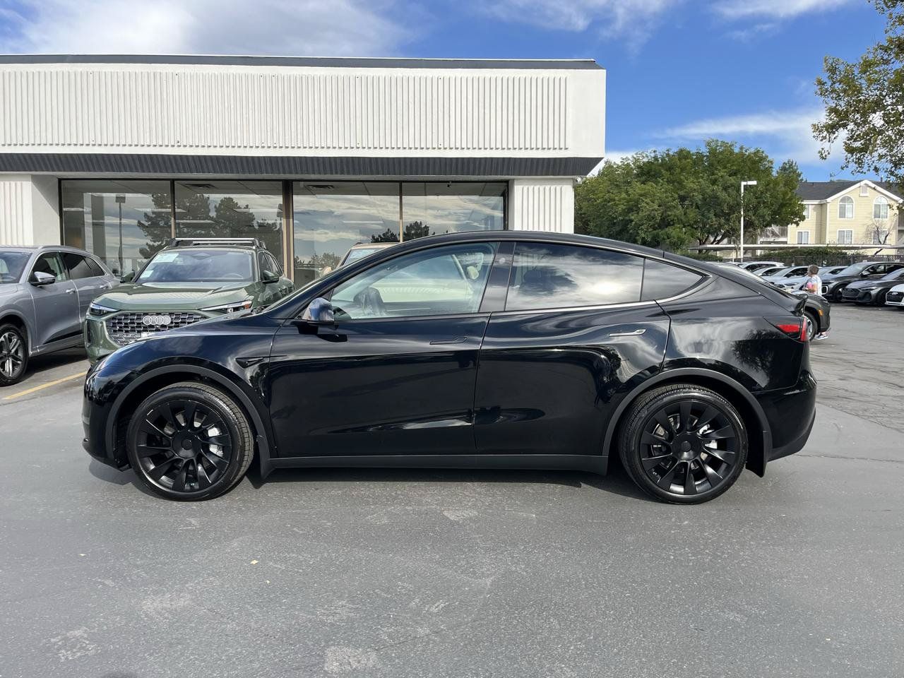 Used 2025 Tesla Model Y Long Range AWD/4WD image 14