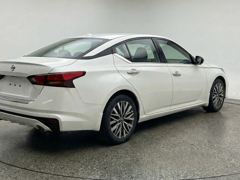 Used 2025 Nissan Altima 2.5 SV FWD image 9