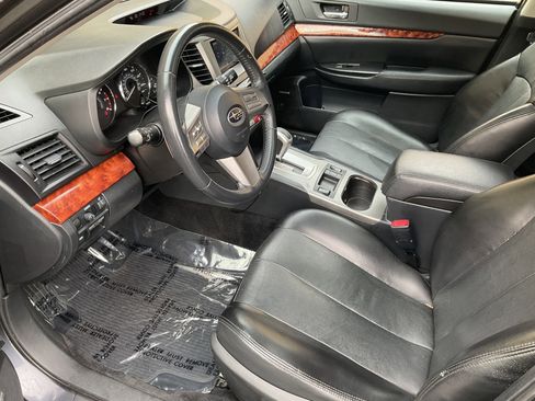 Used 2010 Subaru Outback 2.5i Limited image 19