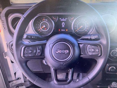 Used 2023 Jeep Gladiator Sport image 11
