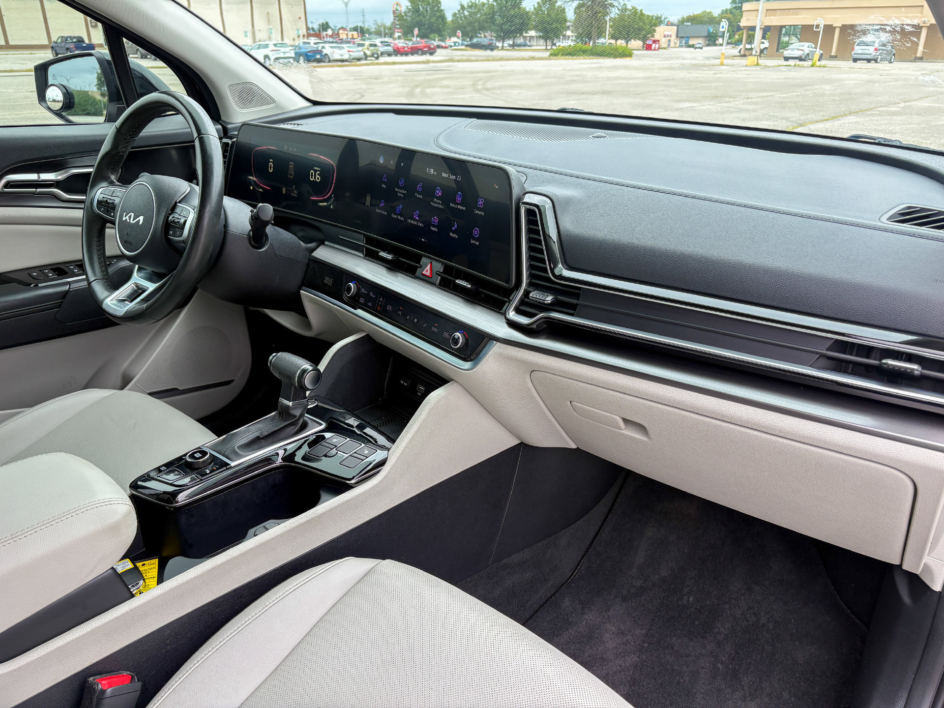Used 2024 Kia Sportage EX FWD image 25