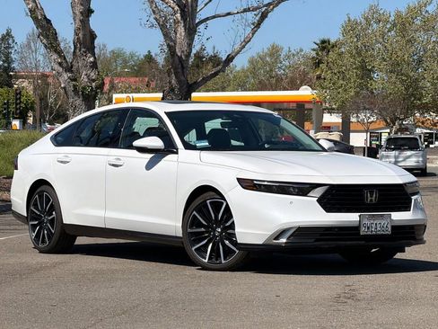 Certified 2025 Honda Accord Touring image 2