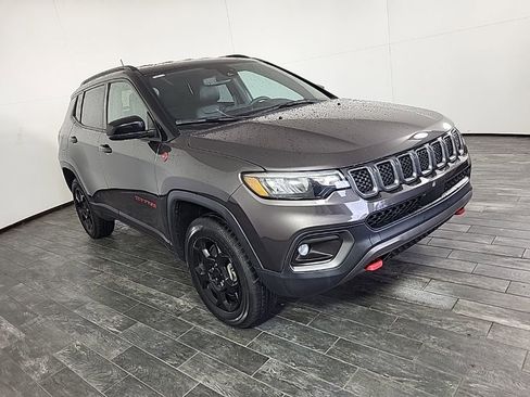 Used 2023 Jeep Compass Trailhawk image 4