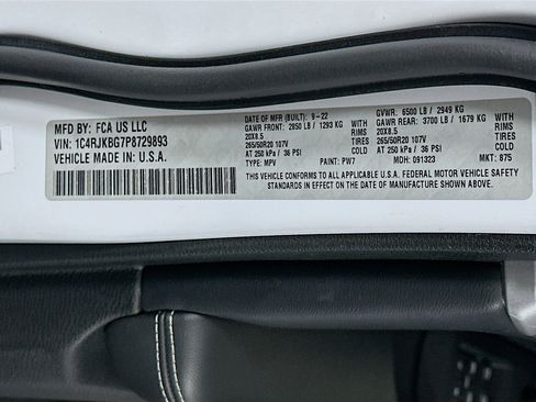 Used 2023 Jeep Grand Cherokee L Limited w/ Luxury Tech Group II image 12