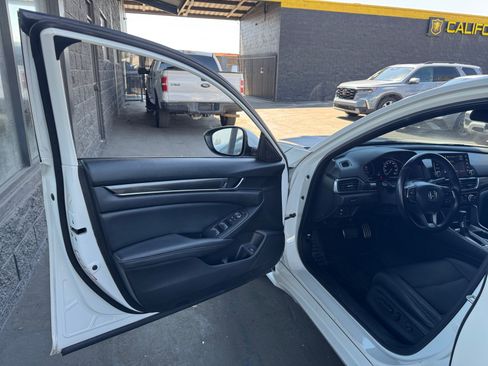 Used 2020 Honda Accord Sport image 16