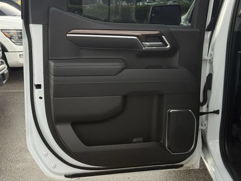 Used 2025 Chevrolet Silverado 1500 LT Trail Boss w/ Convenience Package II AWD/4WD image 34