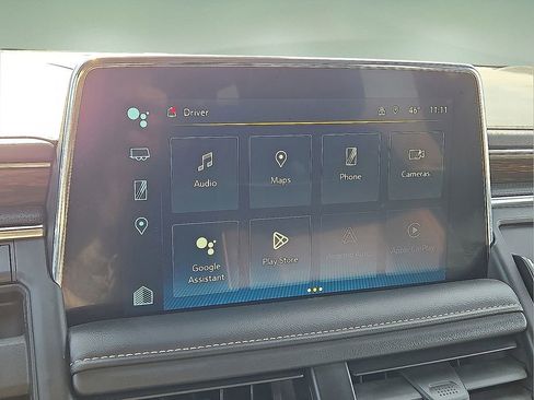 Used 2024 Chevrolet Suburban Premier image 28