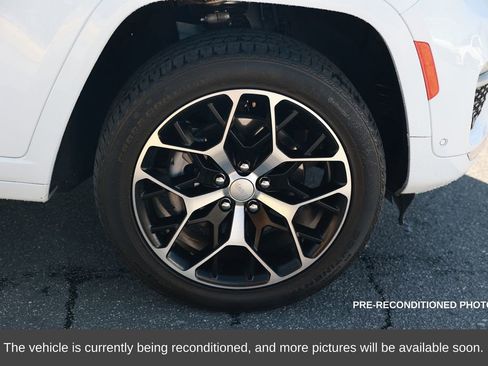 Used 2024 Jeep Wrangler Unlimited Rubicon 4xe w/ Technology Group image 8