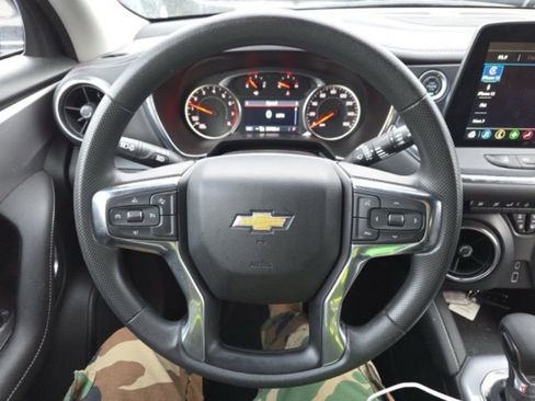 Used 2025 Chevrolet Blazer LT AWD/4WD image 11