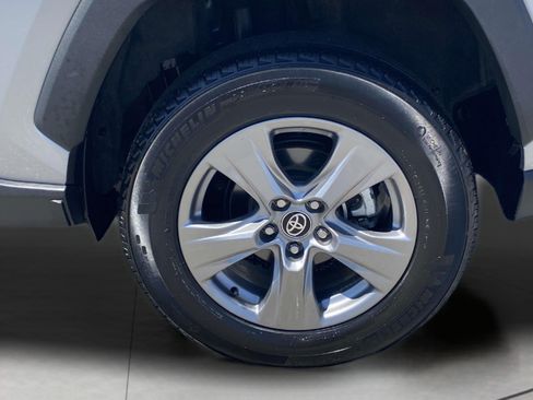 Used 2024 Toyota RAV4 XLE FWD image 28