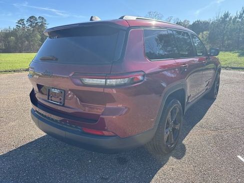 Used 2024 Jeep Grand Cherokee L Altitude image 3