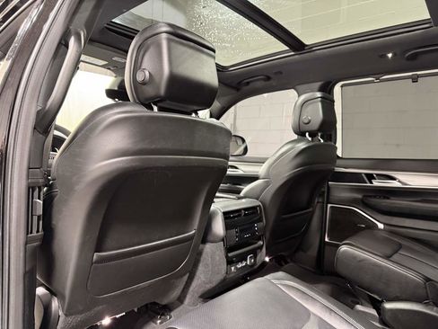 Used 2024 Jeep Wagoneer Series II w/ Convenience Group I image 18