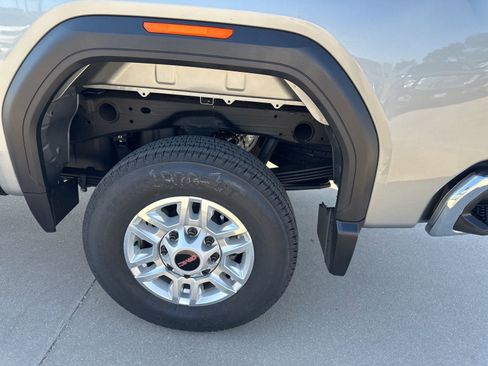 New 2025 GMC Sierra 2500 SLE w/ SLE Value Package; image 15