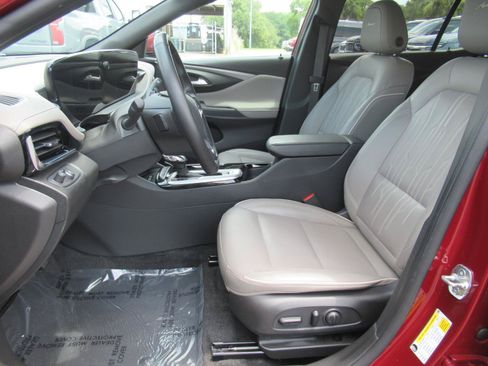 Certified 2024 Buick Envista Avenir FWD image 19