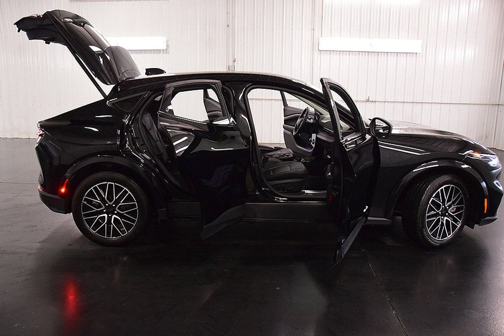 Used 2025 Ford Mustang Mach-E Premium AWD/4WD image 34