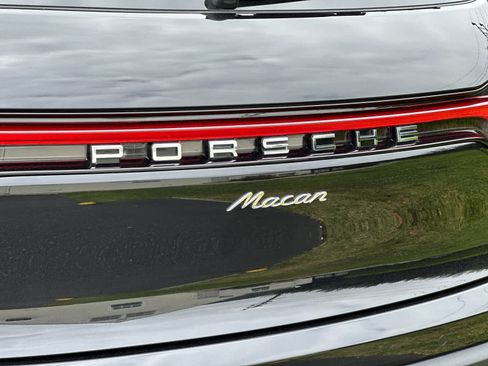 Certified 2026 Porsche Macan AWD/4WD image 32