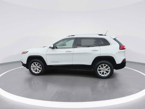 Used 2017 Jeep Cherokee Latitude AWD/4WD image 5