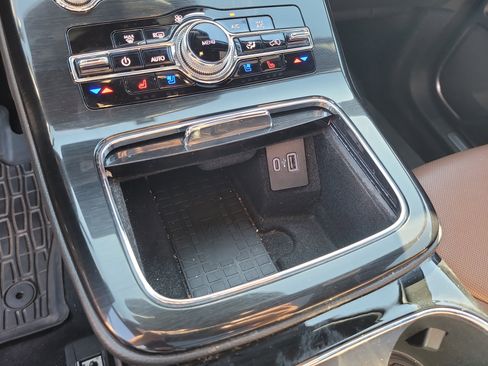 Used 2022 Lincoln Nautilus Reserve w/ Luxury Package image 24