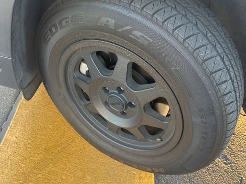 Used 2019 Jeep Cherokee Latitude Plus w/ Trailer Tow Group image 9