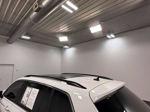 Used 2018 Volkswagen Tiguan SE w/ Panoramic Sunroof Package AWD/4WD image 43