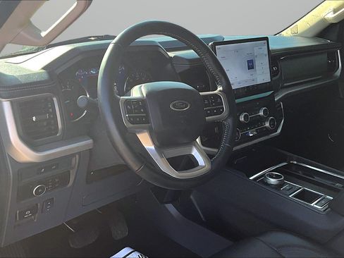 Used 2024 Ford Expedition XLT RWD image 21